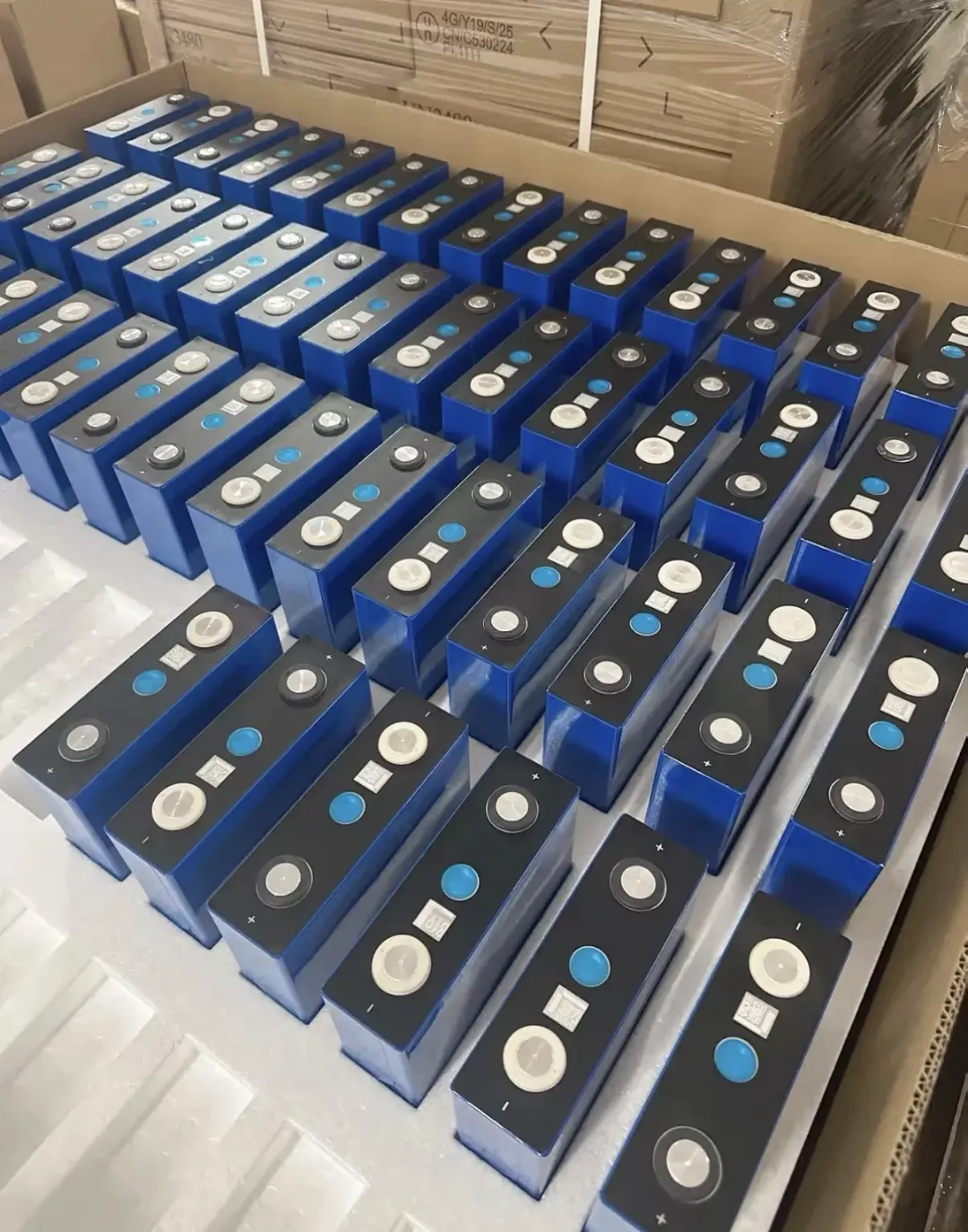 EVE LF-100 3.2V 100Ah A-Grade LiFePO4 Cell | 6000+ Cycles | ≤0.28mΩ IR Lithium Battery Cell - View 4