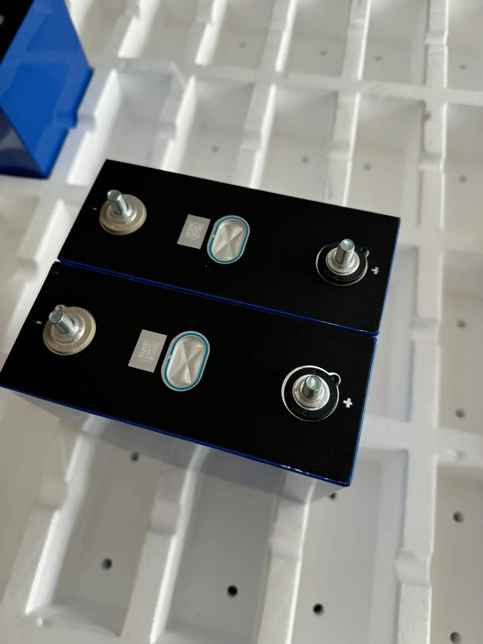 CORNEX 3.2V 314Ah A-Grade LiFePO4 Cell | 8000+ Cycles | 0.11–0.19mΩ IR | High-Capacity Energy Storage Cell - View 3