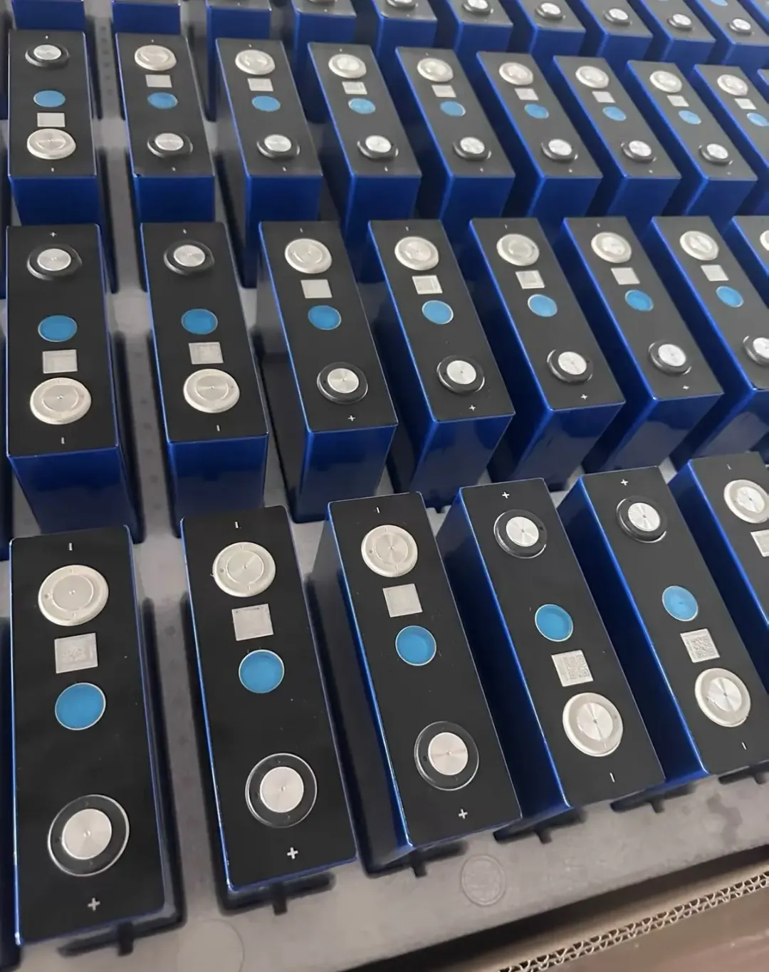 EVE LF-100 3.2V 100Ah A-Grade LiFePO4 Cell | 6000+ Cycles | ≤0.28mΩ IR Lithium Battery Cell - View 3